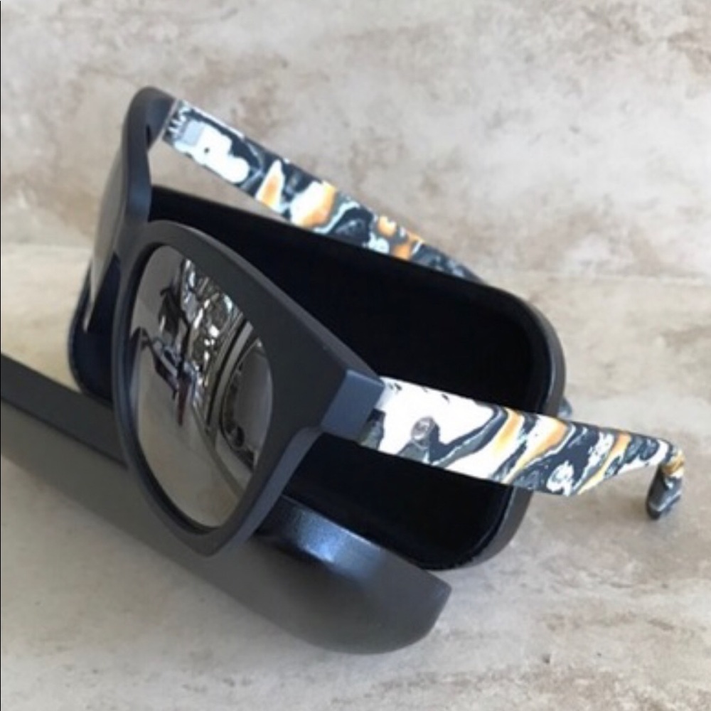 Alexander McQueen sunglasses - Picture 5 of 7